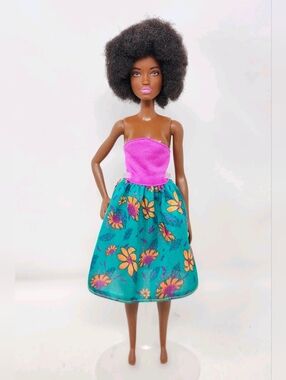 Mattel Barbie Friend Nikki AA Fashion Doll Dark Skin Model Afro Disney Pink Lip